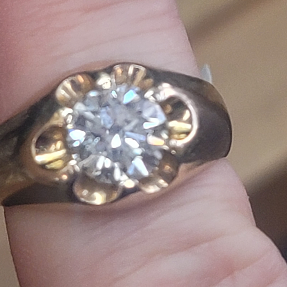 Elegant 14k Gold  Diamond Women's Ring 1.5 Carats Main Stone Si2 to I1 G color